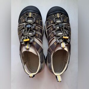 Men’s Outdoor Adventure Shoes - brown and Yellow